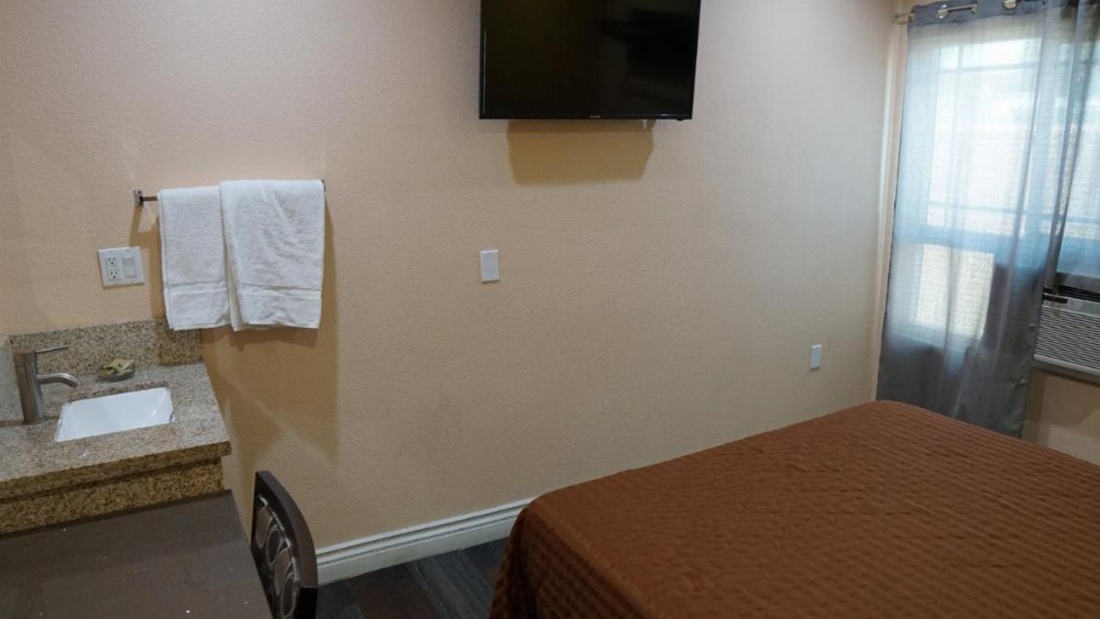 Holly Crest Hotel - Los Angeles, LAX Airport Image 19