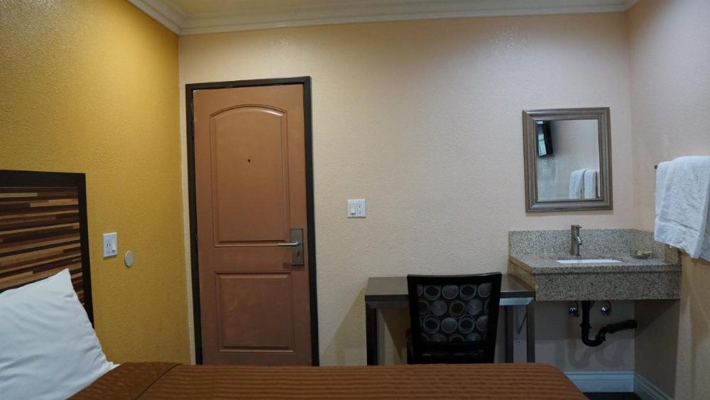 Holly Crest Hotel - Los Angeles, LAX Airport Image 20