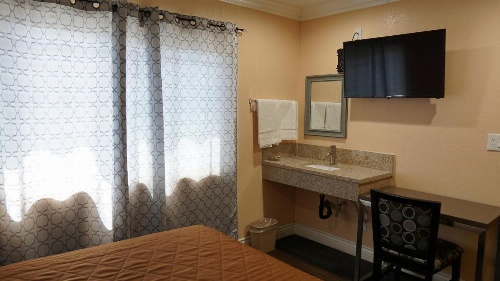 Holly Crest Hotel - Los Angeles, LAX Airport image 4
