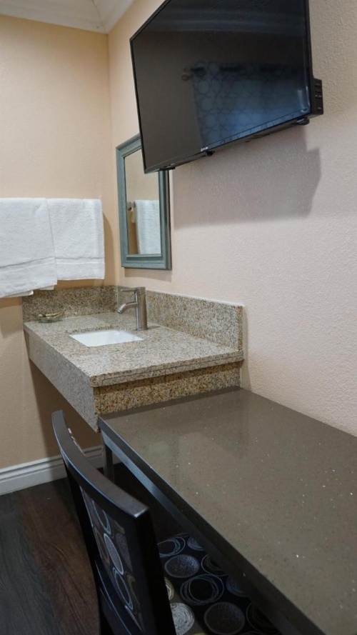 Holly Crest Hotel - Los Angeles, LAX Airport image 7